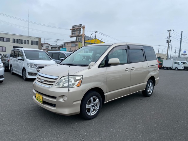 2005 Toyota Noah
