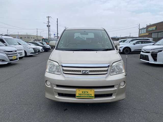 2005 Toyota Noah – thumbnail 2