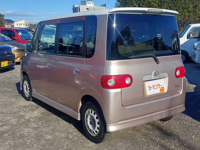 2004 Daihatsu Tanto – thumbnail 4