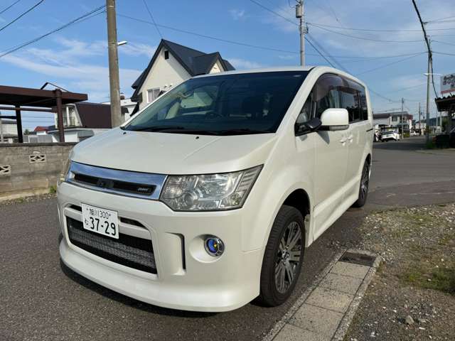 2009 Mitsubishi Delica D:5 – thumbnail 2