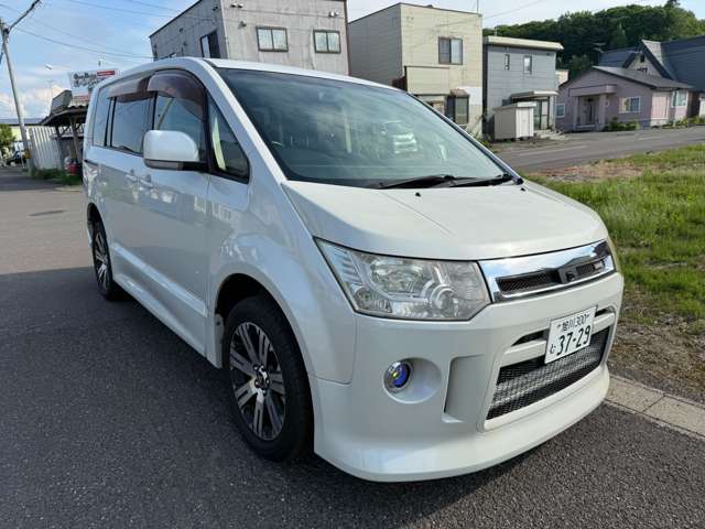 2009 Mitsubishi Delica D:5 – thumbnail 4