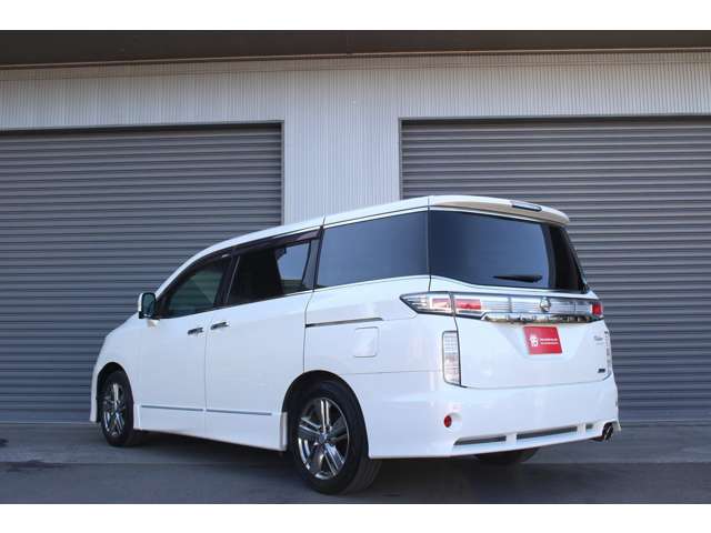 2010 Nissan Elgrand – thumbnail 4