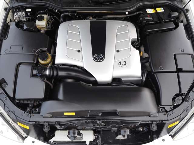 2003 Toyota Celsior – thumbnail 4