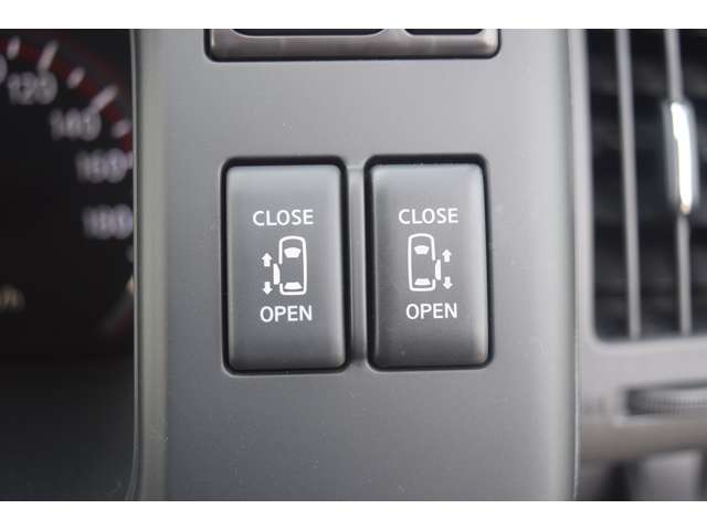 2008 Nissan Serena – thumbnail 2