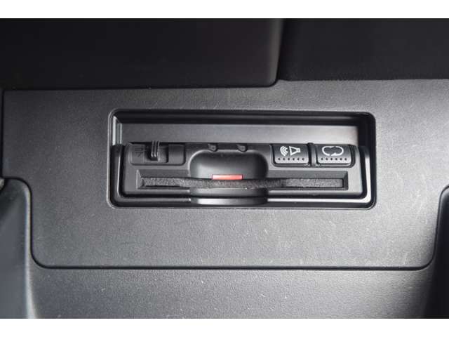 2008 Nissan Serena – thumbnail 3