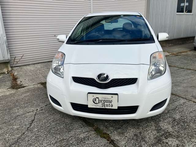 2010 Toyota Vitz – thumbnail 2