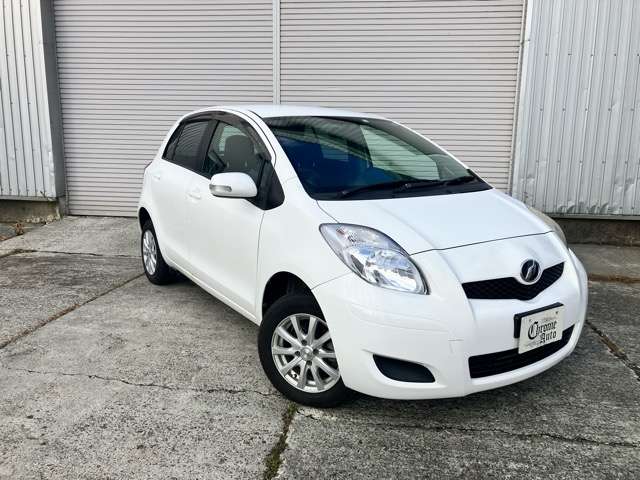 2010 Toyota Vitz – thumbnail 3