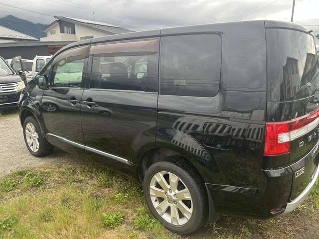 2007 Mitsubishi Delica D:5 – thumbnail 2