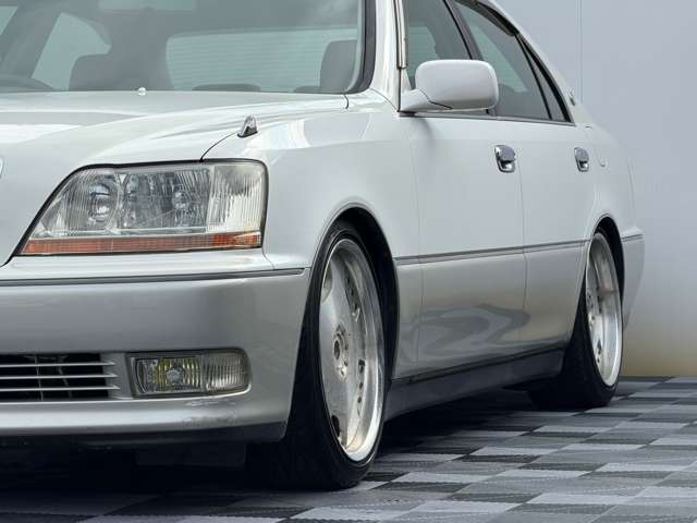 2000 Toyota Crown Majesta – thumbnail 4