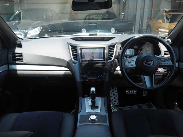 2010 Subaru Legacy Touring Wagon – thumbnail 2