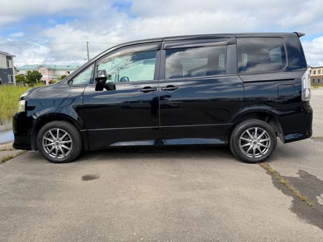 2007 Toyota Voxy – thumbnail 4