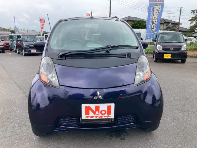 2010 Mitsubishi i – thumbnail 2