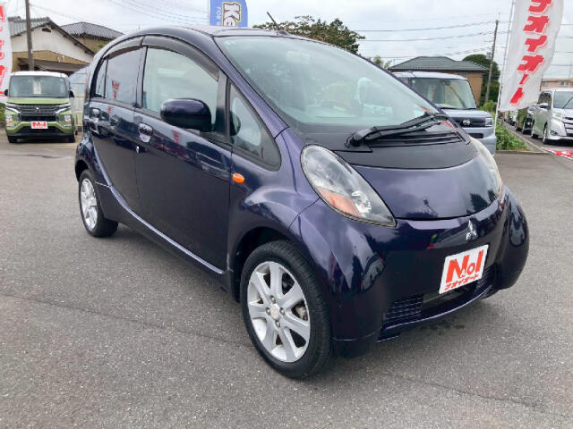 2010 Mitsubishi i – thumbnail 3