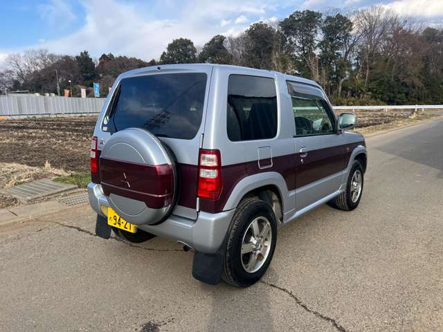 2010 Mitsubishi Pajero Mini – thumbnail 2