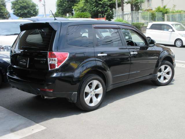 2010 Subaru Forester – thumbnail 2