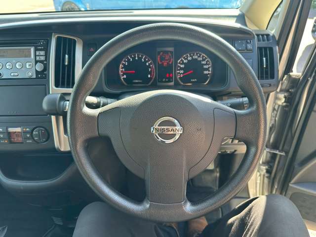 2009 Nissan Serena – thumbnail 2