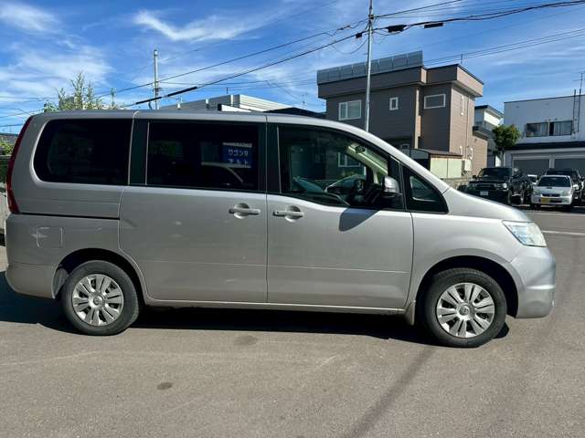 2009 Nissan Serena – thumbnail 4