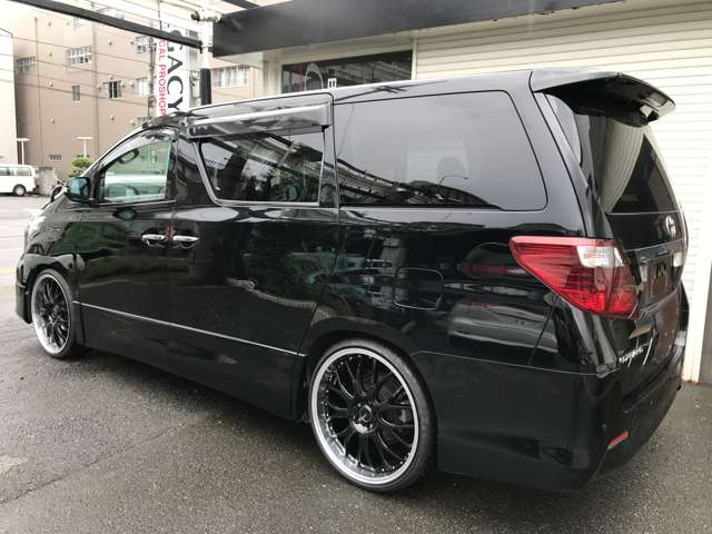 2010 Toyota Alphard – thumbnail 2