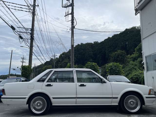1991 Nissan Gloria Sedan – thumbnail 4