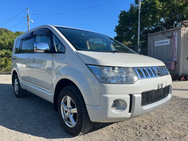 2008 Mitsubishi Delica D:5 – thumbnail 2