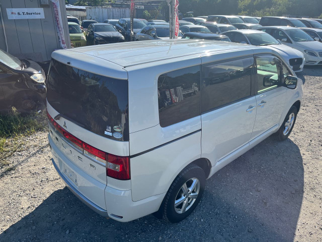 2008 Mitsubishi Delica D:5 – thumbnail 3