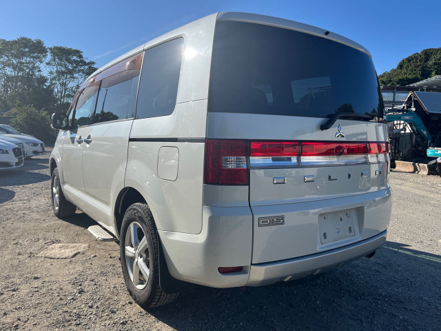 2008 Mitsubishi Delica D:5 – thumbnail 4