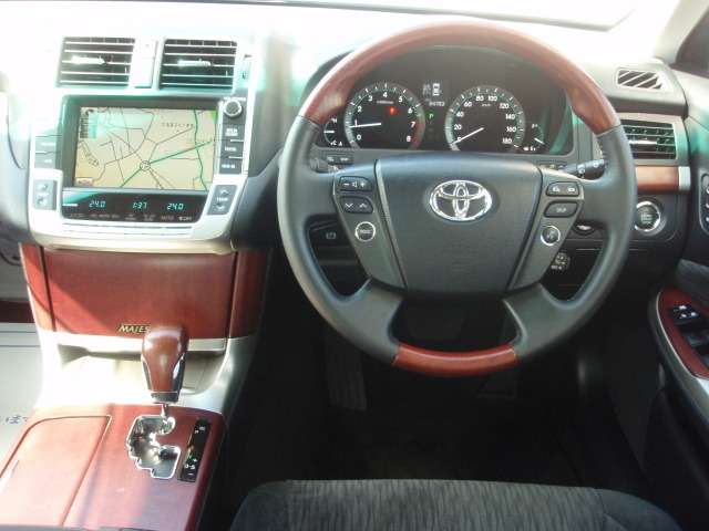 2009 Toyota Crown Majesta – thumbnail 2