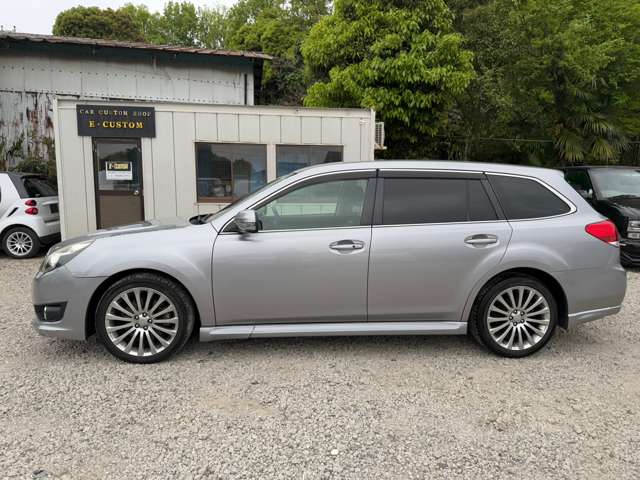 2010 Subaru Legacy Touring Wagon – thumbnail 4