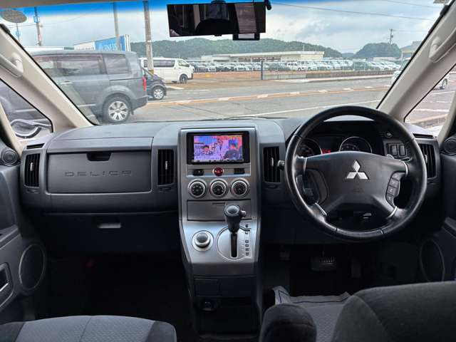 2009 Mitsubishi Delica D:5 – thumbnail 4