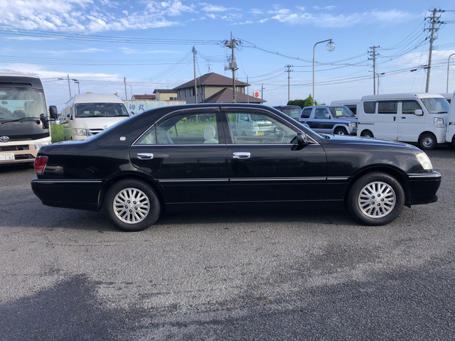 2002 Toyota Crown Royal – thumbnail 4