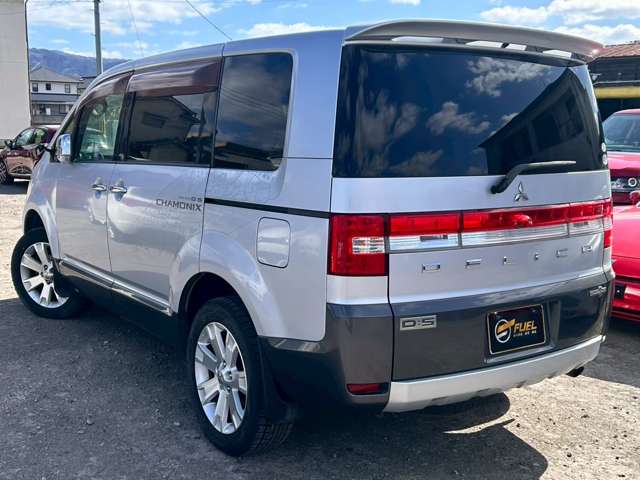 2008 Mitsubishi Delica D:5 – thumbnail 2