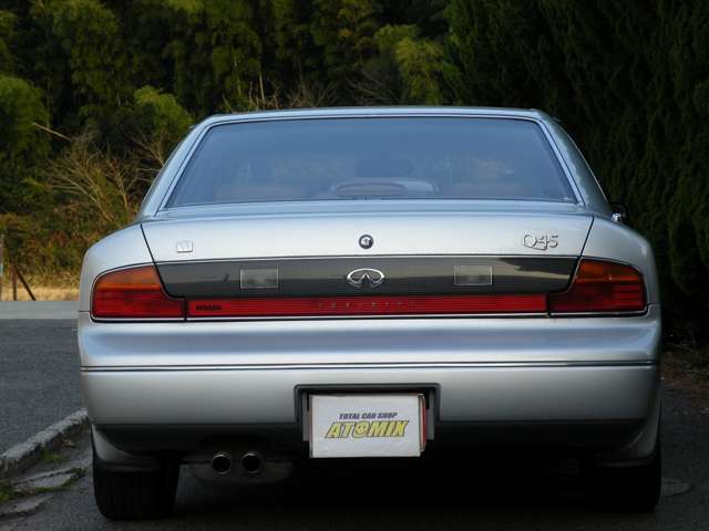 1993 Nissan Infiniti Q45 – thumbnail 3