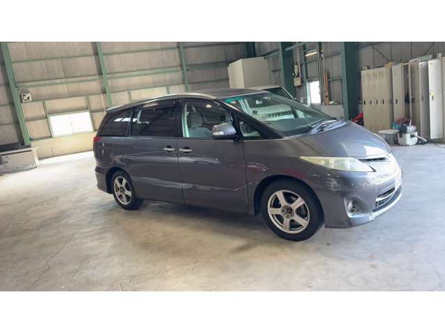 2010 Toyota Estima – thumbnail 2