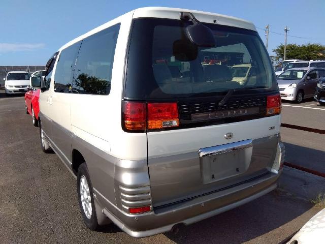 2001 Nissan Elgrand – thumbnail 2