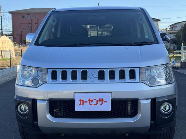 2010 Mitsubishi Delica D:5 – thumbnail 2
