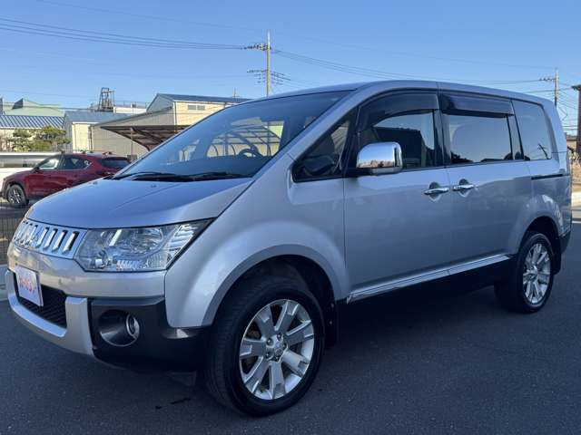 2010 Mitsubishi Delica D:5 – thumbnail 3