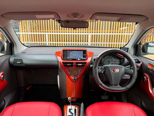 2010 Toyota iQ – thumbnail 3