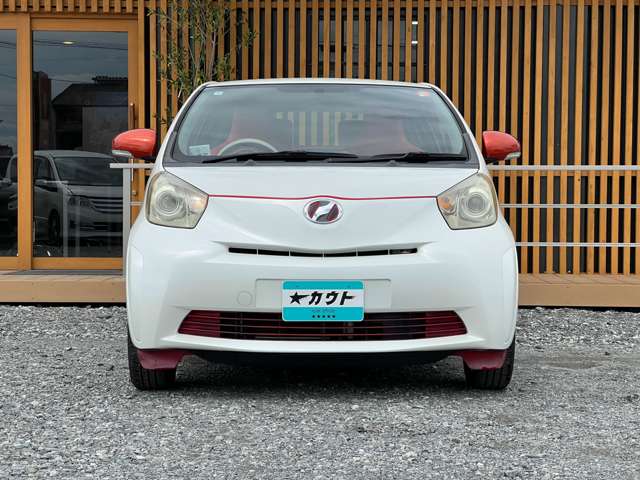 2010 Toyota iQ – thumbnail 4