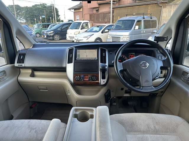 2008 Nissan Serena – thumbnail 2