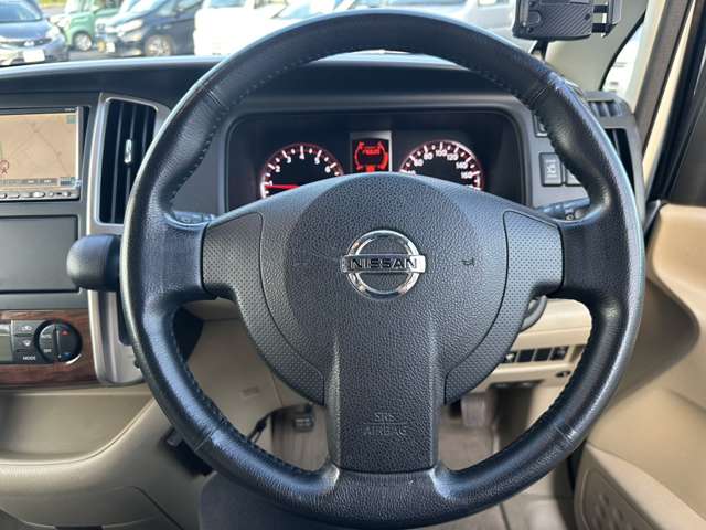 2008 Nissan Serena – thumbnail 3
