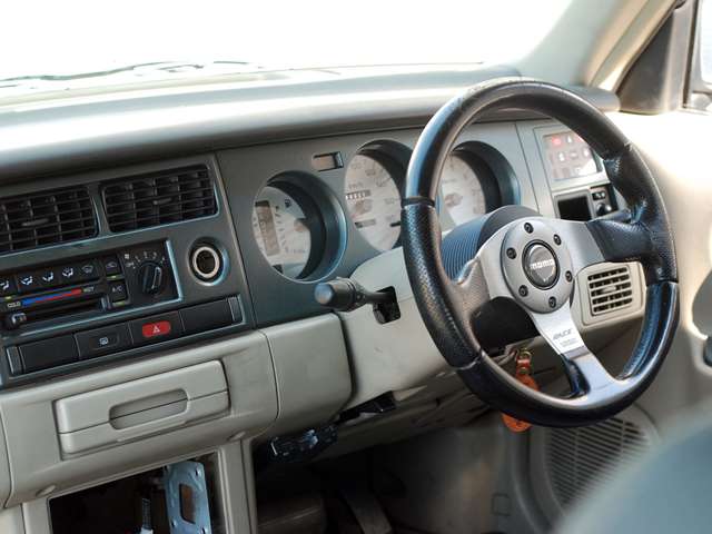 1998 Nissan Rasheen – thumbnail 3