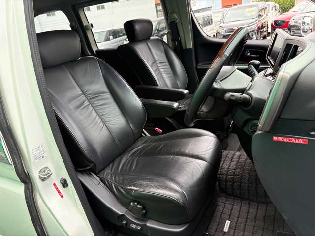 2009 Nissan Elgrand – thumbnail 3
