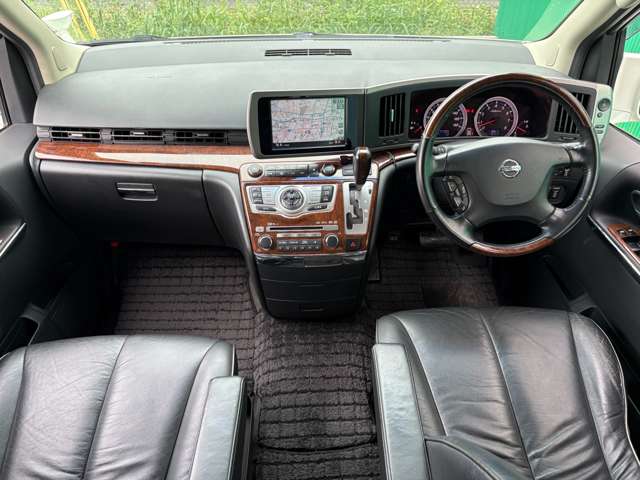 2009 Nissan Elgrand – thumbnail 4