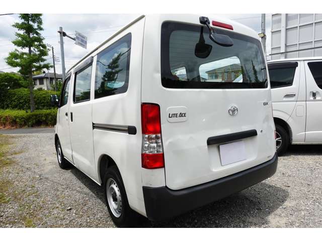 2010 Toyota LiteAce Van – thumbnail 4