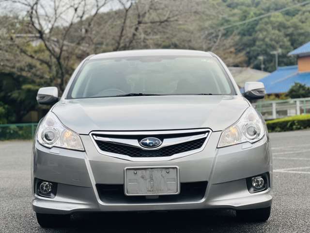 2010 Subaru Legacy Touring Wagon – thumbnail 2