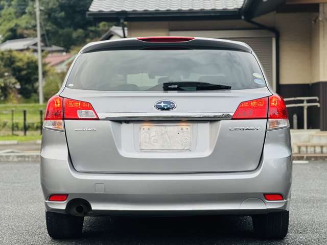 2010 Subaru Legacy Touring Wagon – thumbnail 3