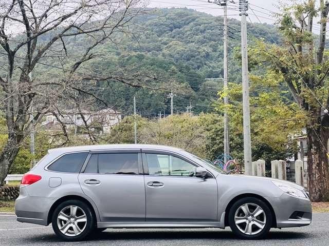 2010 Subaru Legacy Touring Wagon – thumbnail 4