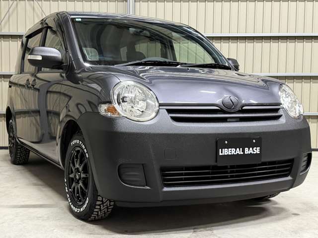 2010 Toyota Sienta – thumbnail 2