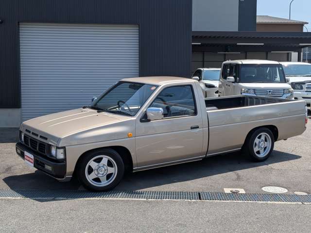 1992 Nissan Datsun – thumbnail 2