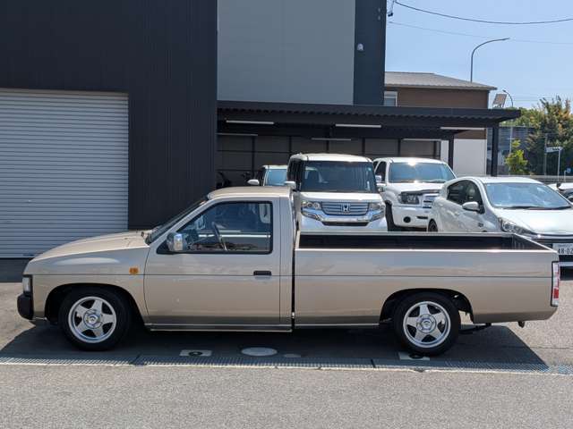 1992 Nissan Datsun – thumbnail 3